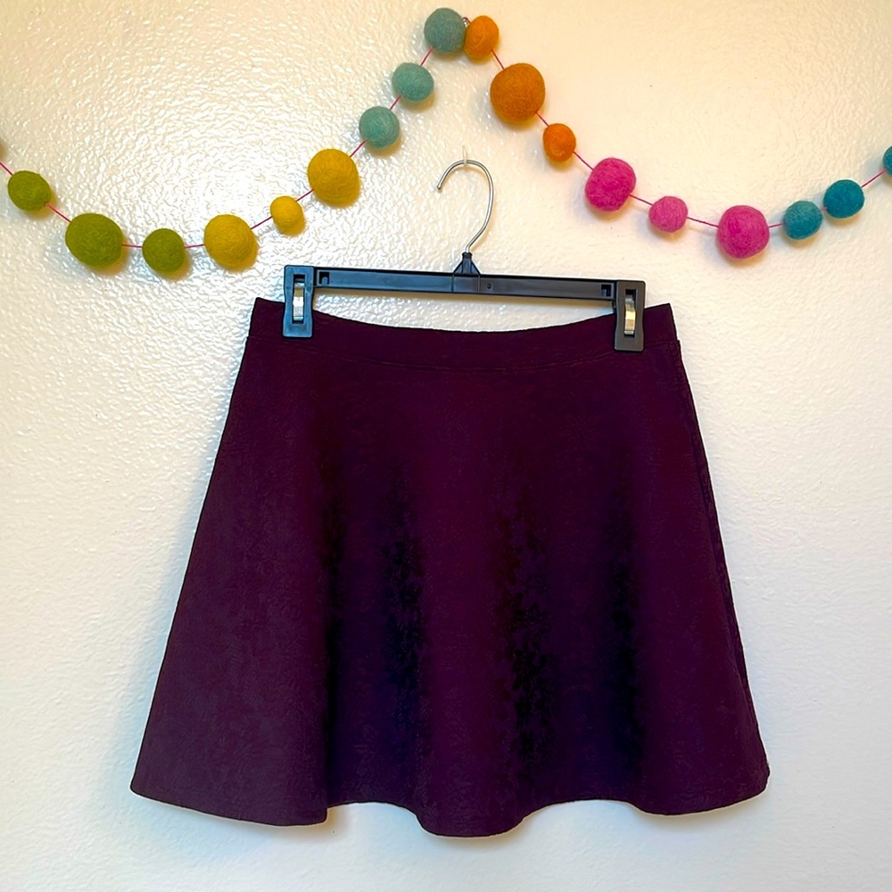 F21 Maroon/Burgundy Floral Brocade A-line Circle Skater Skirt - Size Medium